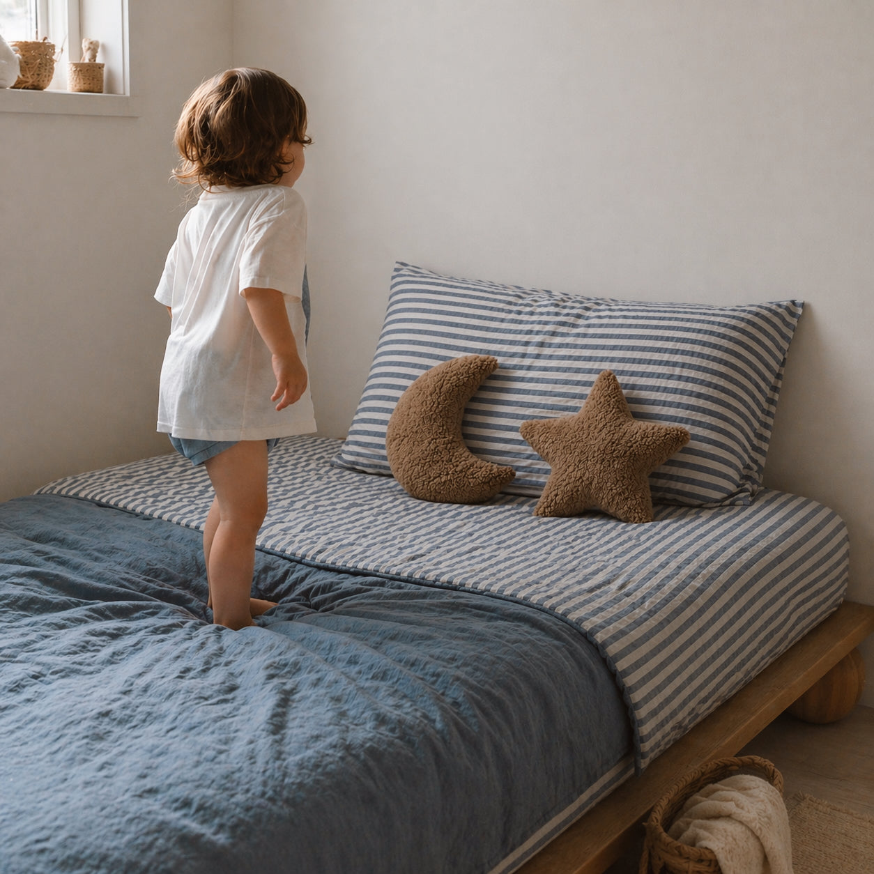 Teddy Ay Yastık ve Yıldız Bebek Çocuk Odası Aksesuar