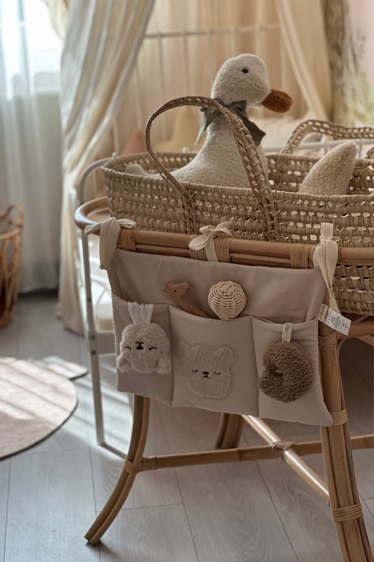 Nakış Detaylı Keten Kumaş Bebek Çocuk Yatak Beşik Kenarı Organizeri